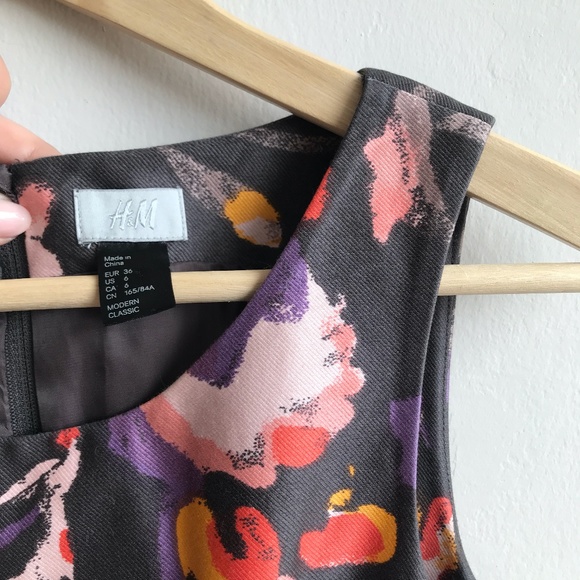H&M Floral Sleaveless Pleated Dress with Pockets - Size 6 - Picture 4 of 8
